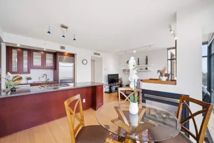Kitchen Island Photo of 1602 1863 Alberni Street, Vancouver, BC
