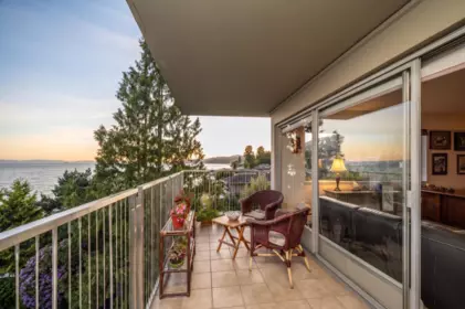 Breakfast Nook Photo of 301 150 24th Street, West Vancouver, BC