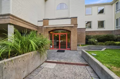 207 6742 Station Hill Court, Burnaby, BC, Burnaby — Apartment/Condo for sale