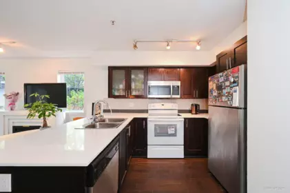 Kitchen Photo of 101 13958 108 Avenue, Surrey, BC