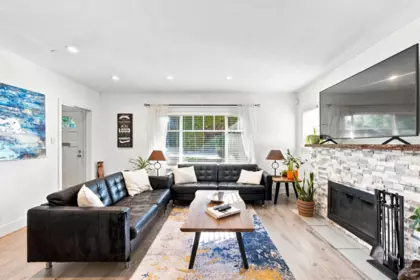 Family Room Photo of 300 E 25th Street, North Vancouver, BC