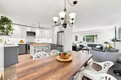 Kitchen Photo of 300 E 25th Street, North Vancouver, BC