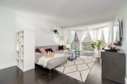 Breakfast Nook Photo of 403 811 Helmcken Street, Vancouver, BC