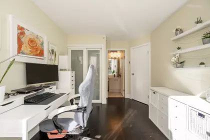 Entry Foyer Photo of 403 811 Helmcken Street, Vancouver, BC
