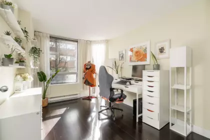 Laundry Room Photo of 403 811 Helmcken Street, Vancouver, BC