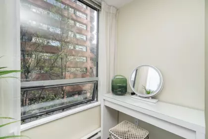 Powder Room Photo of 403 811 Helmcken Street, Vancouver, BC