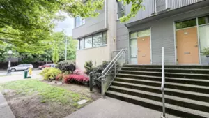 390 E 11th Avenue, Vancouver, BC