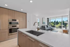 404 1210 E 27th Street, North Vancouver, BC