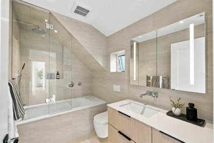 Entry Foyer Photo of 279 E 18th Avenue, Vancouver, BC