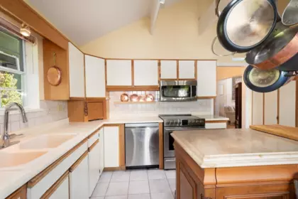 Breakfast Nook Photo of 25 Tidewater Way, Lions Bay, BC