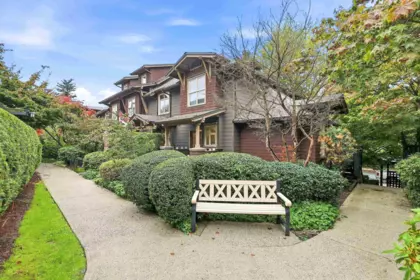 Front Yard Photo of 246 600 Park Crescent, New Westminster, BC