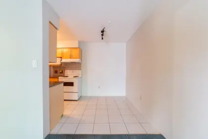 211 1945 Woodway Place, Burnaby, BC, Burnaby — Apartment/Condo for sale