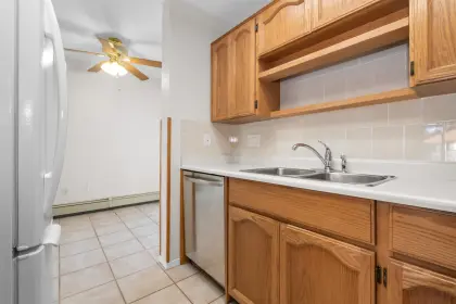 302 33375 Mayfair Avenue, Abbotsford, BC, Abbotsford — Apartment/Condo for sale