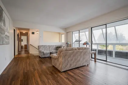 25494 Robertson Crescent, Langley, BC, Langley — Single Family Residence for sale