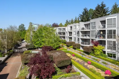 305 8430 Jellicoe Street, Vancouver, BC, Vancouver — Apartment/Condo for sale