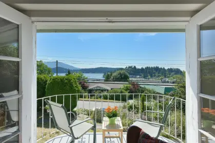 507 S Fletcher Road, Gibsons, BC, Gibsons — Single Family Residence for sale