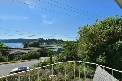507 S Fletcher Road, Gibsons, BC, Gibsons — Single Family Residence for sale