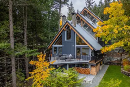 9251 Emerald Drive, Whistler, BC, Whistler — Single Family Residence for sale