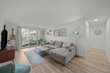209 3451 Springfield Drive, Richmond, BC, Richmond — Apartment/Condo for sale