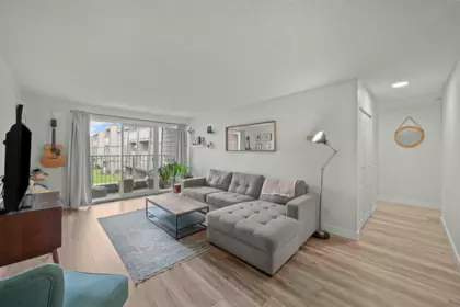 209 3451 Springfield Drive, Richmond, BC, Richmond — Apartment/Condo for sale