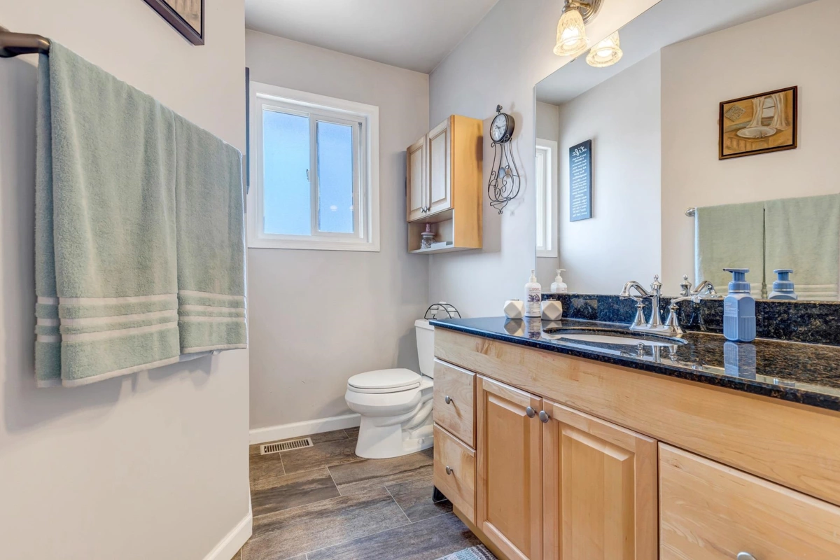 Guest Bathroom Photo of 35104 Spencer Street, Abbotsford, BC
