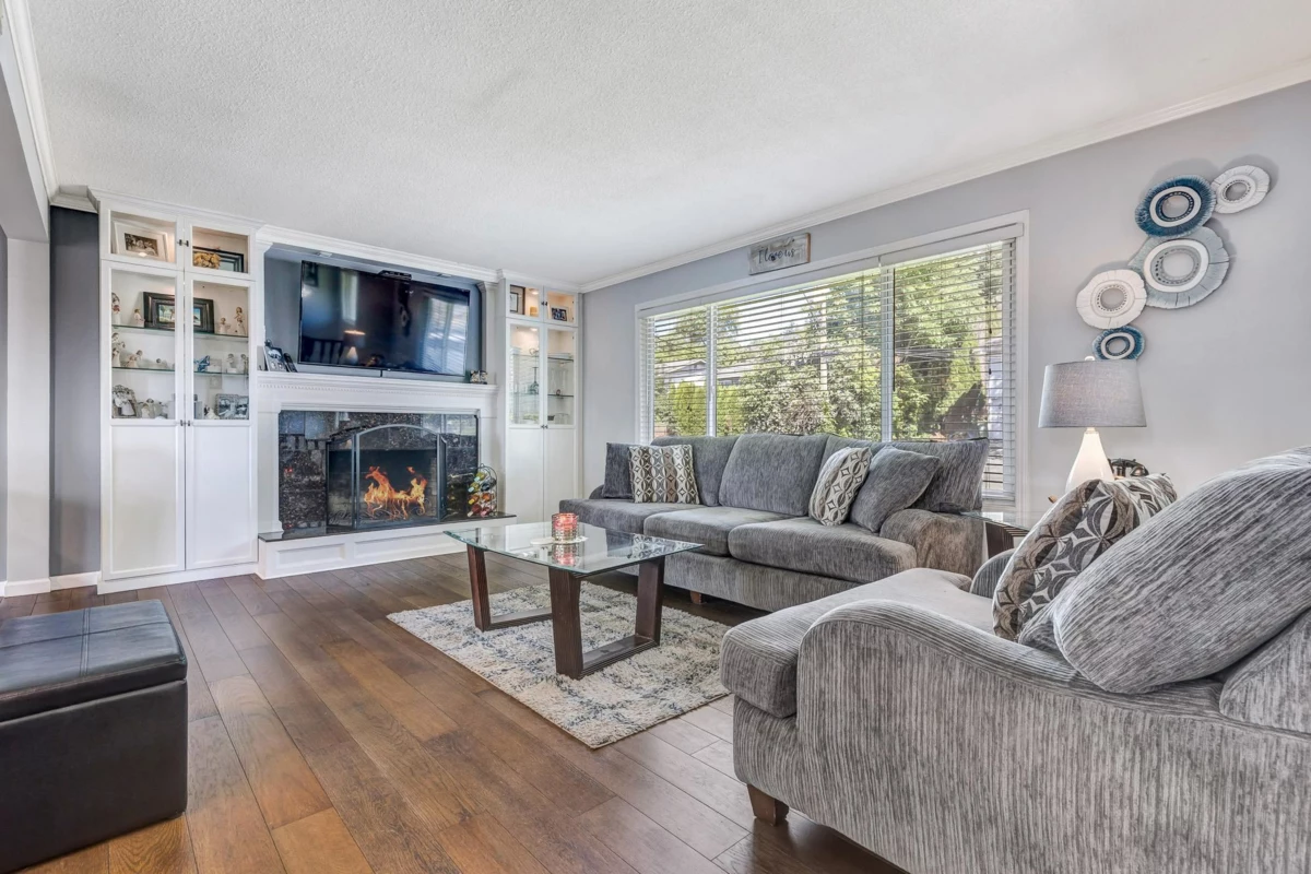 Kitchen Island Photo of 35104 Spencer Street, Abbotsford, BC