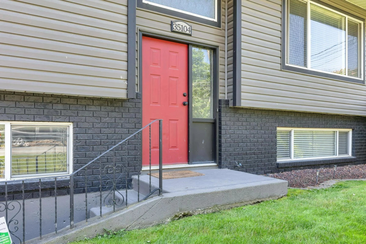 Living Room Photo of 35104 Spencer Street, Abbotsford, BC