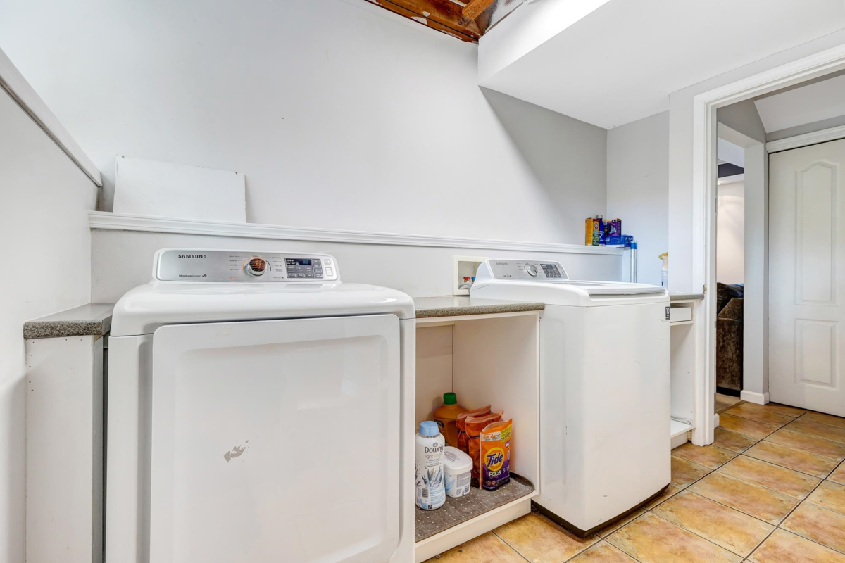 Mudroom Photo of 35104 Spencer Street, Abbotsford, BC