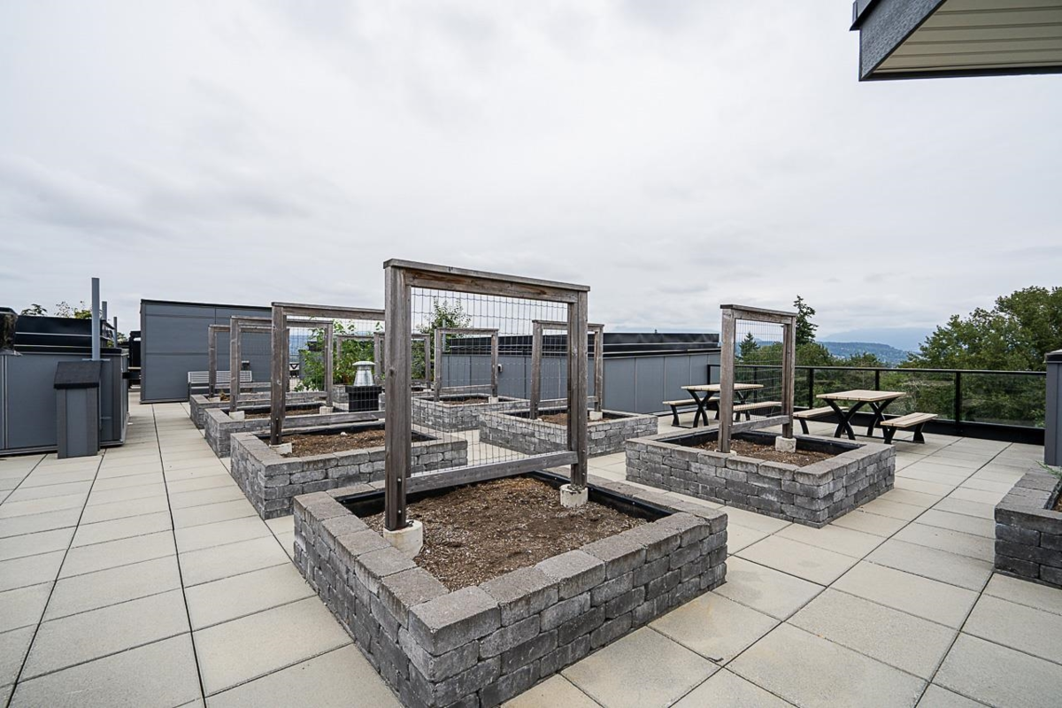 Backyard Photo of 425 11077 Ravine Road, Surrey, BC