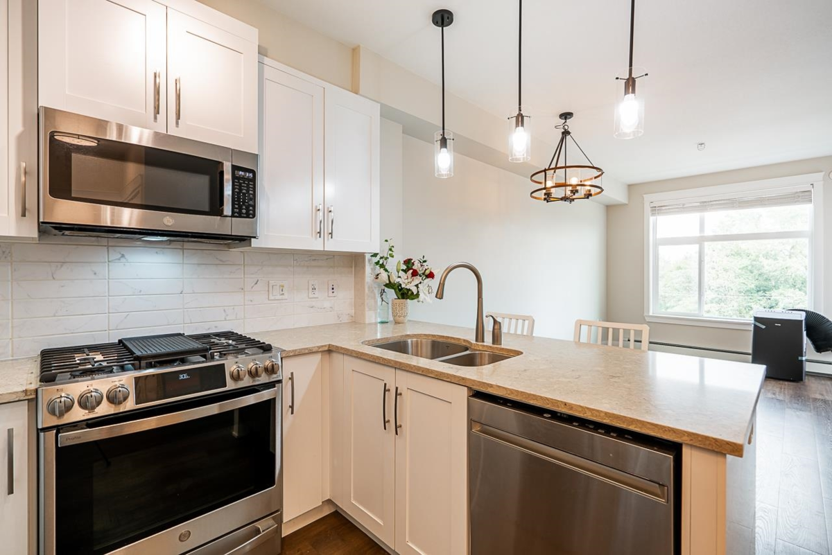 Family Room Photo of 425 11077 Ravine Road, Surrey, BC