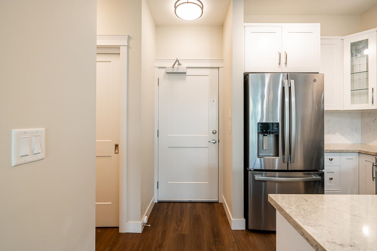 Kitchen Photo of 425 11077 Ravine Road, Surrey, BC