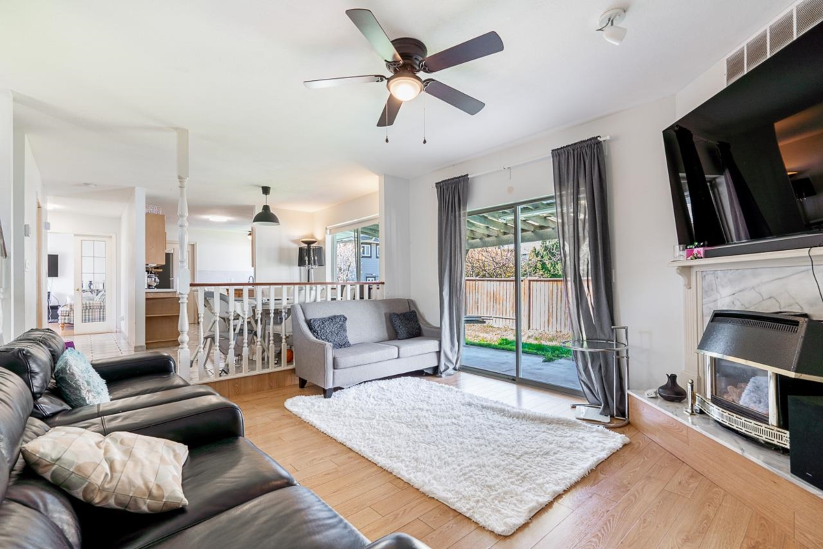 Kitchen Island Photo of 8867 116b Street, Delta, BC
