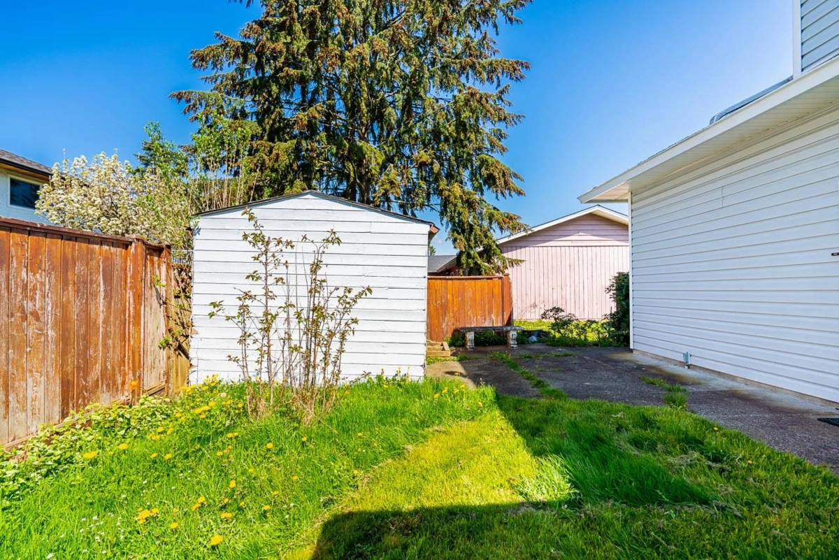 Staircase Photo of 8867 116b Street, Delta, BC