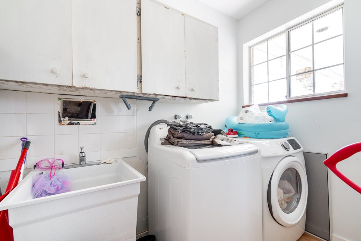 Swimming Pool Photo of 8867 116b Street, Delta, BC