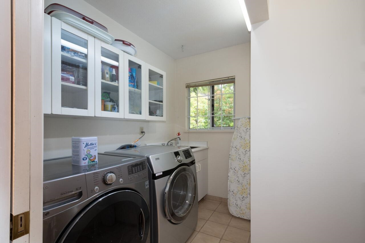 Hallway Photo of 530 E Queens Road, North Vancouver, BC