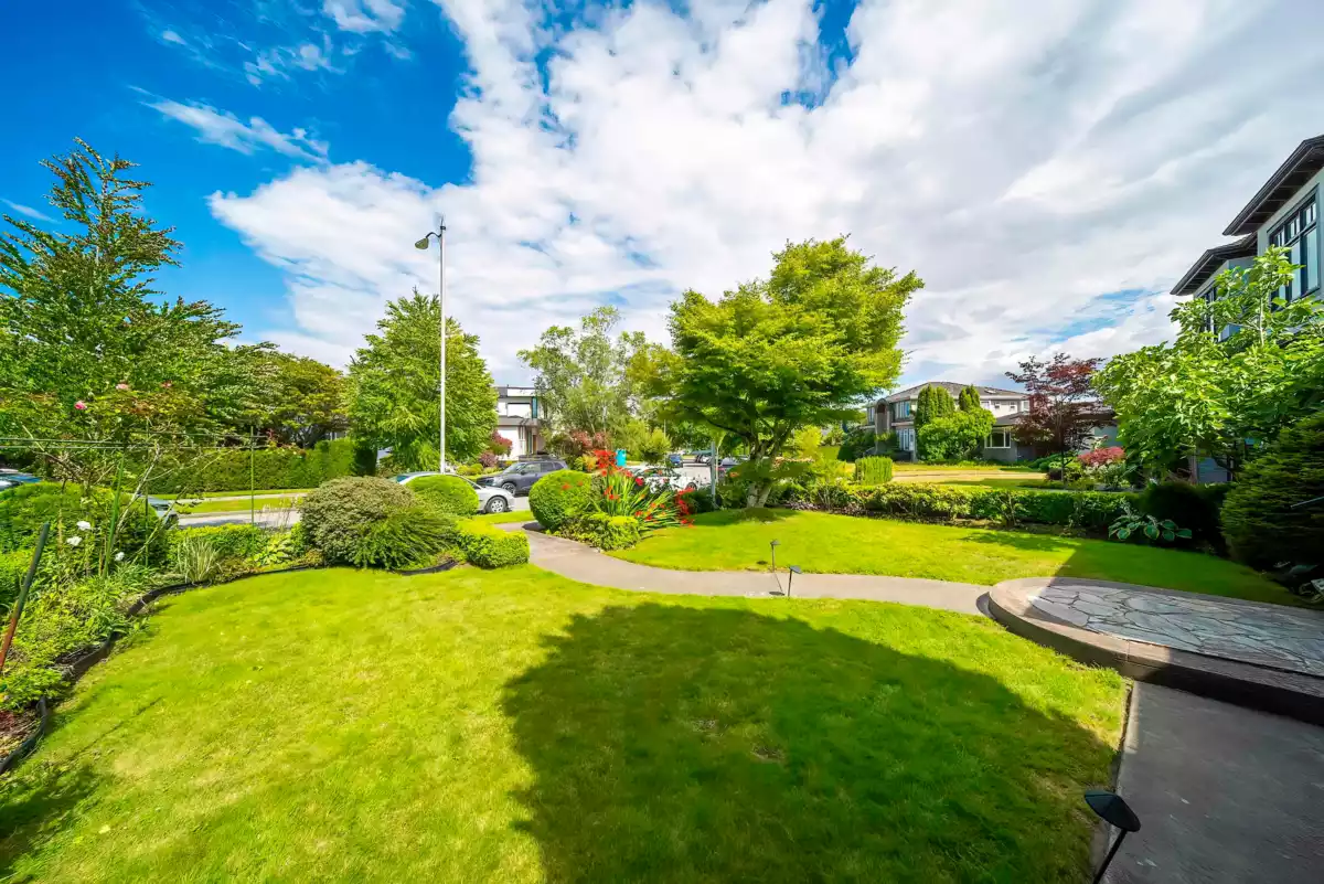Garden / Landscaping Photo of 3347 Trutch Street, Vancouver, BC