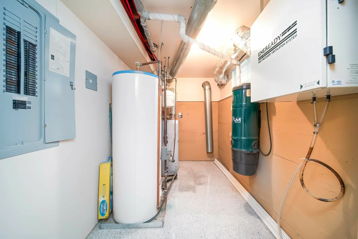 Hallway Photo of 3347 Trutch Street, Vancouver, BC