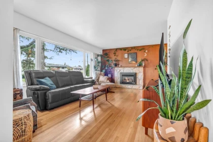 852 E 17th Street, North Vancouver, BC, North Vancouver — Single Family Residence for sale