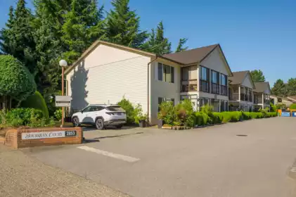 102 2853 Bourquin Crescent, Abbotsford, BC, Abbotsford — Townhouse for sale