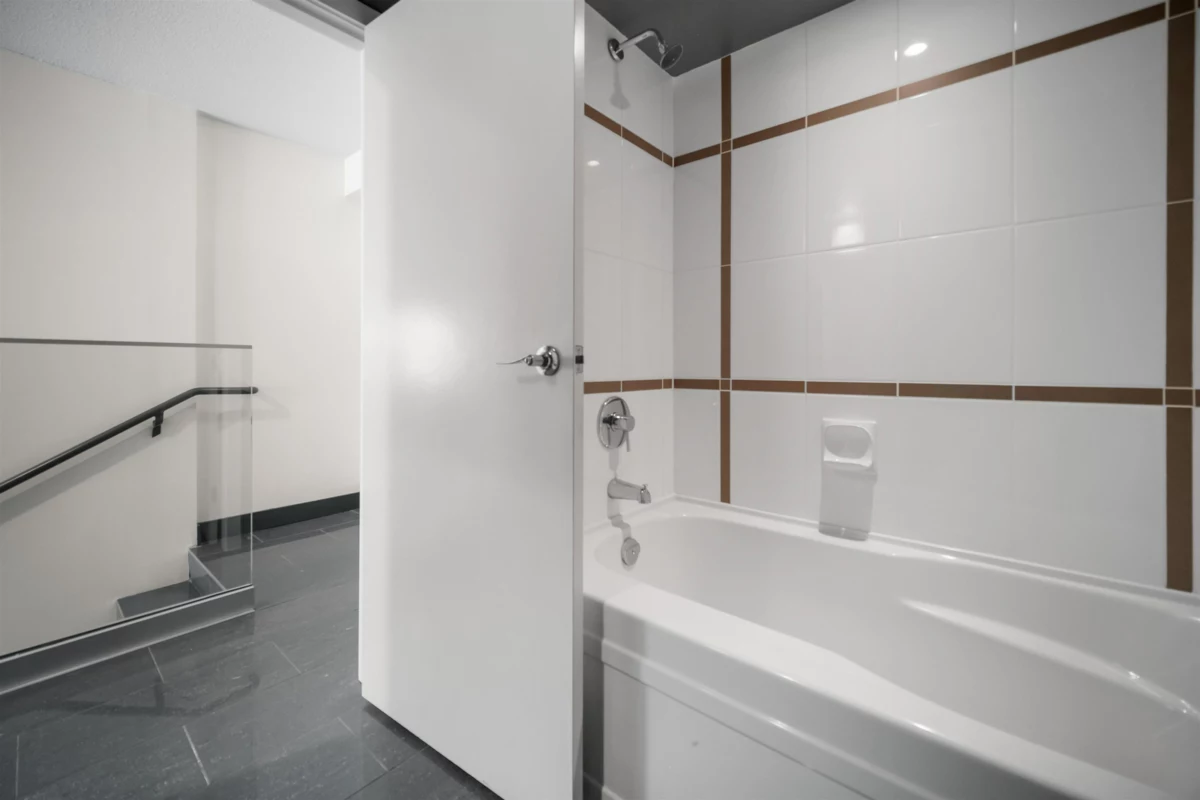 Primary Bathroom Photo of 606 610 Granville Street, Vancouver, BC