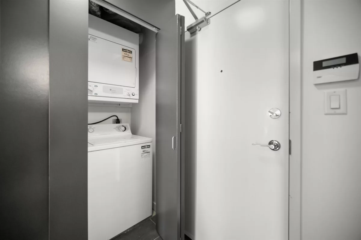 Walk-In Closet Photo of 606 610 Granville Street, Vancouver, BC