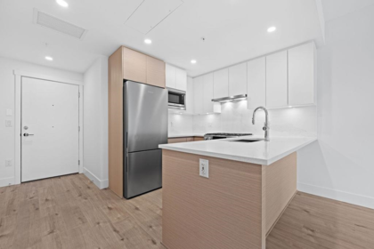 305 4788 Hastings Street, Burnaby, BC, Burnaby — Apartment/Condo for sale