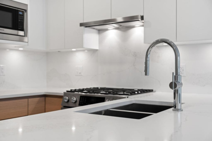 305 4788 Hastings Street, Burnaby, BC, Burnaby — Apartment/Condo for sale