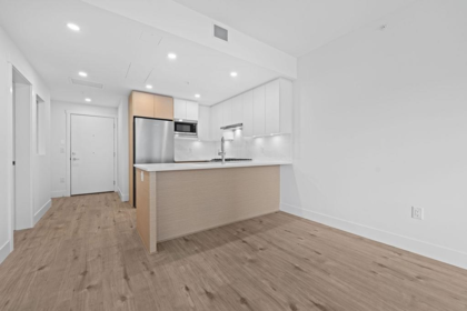 305 4788 Hastings Street, Burnaby, BC, Burnaby — Apartment/Condo for sale