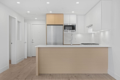 305 4788 Hastings Street, Burnaby, BC, Burnaby — Apartment/Condo for sale