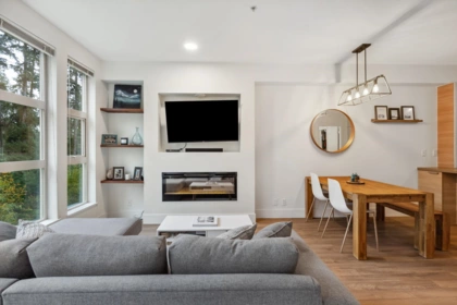 422 3606 Aldercrest Drive, North Vancouver, BC, North Vancouver — Apartment/Condo for sale