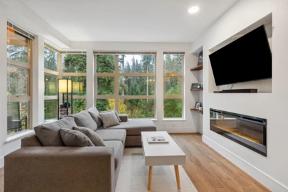 422 3606 Aldercrest Drive, North Vancouver, BC, North Vancouver — Apartment/Condo for sale