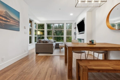 422 3606 Aldercrest Drive, North Vancouver, BC, North Vancouver — Apartment/Condo for sale