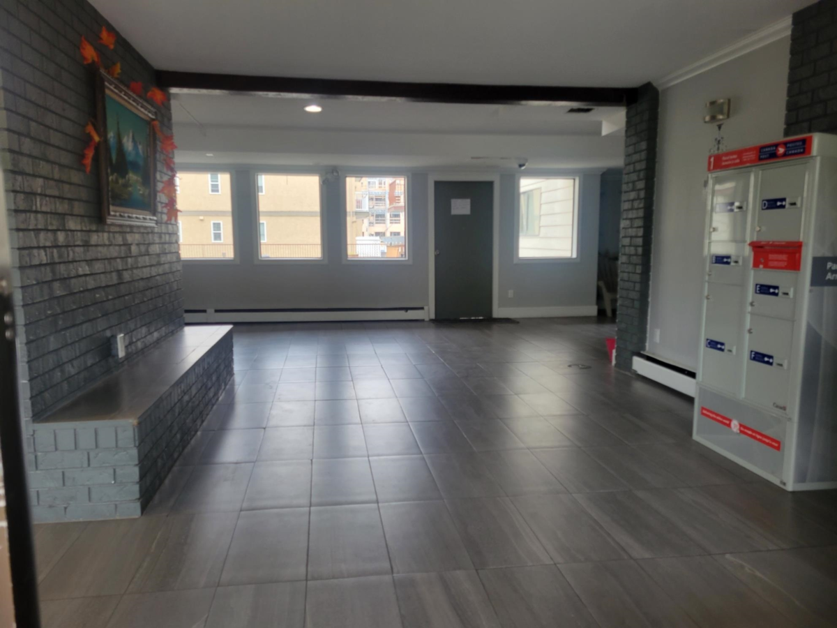 Entry Foyer Photo of 310 45749 Spadina Avenue, Chilliwack, BC