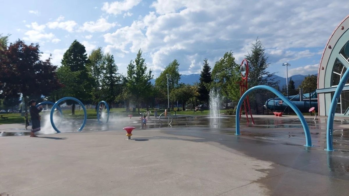 Front Yard Photo of 310 45749 Spadina Avenue, Chilliwack, BC